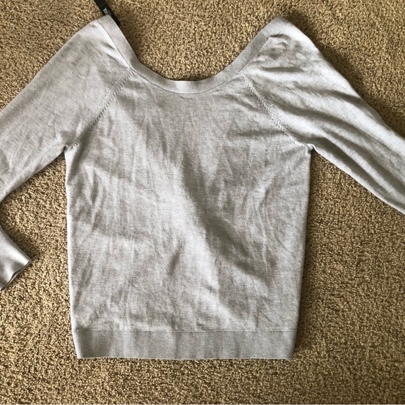 Victoria’s Secret Gray Twisted Low Back Soft Sweater XS. NWT - Picture 2 of 9
